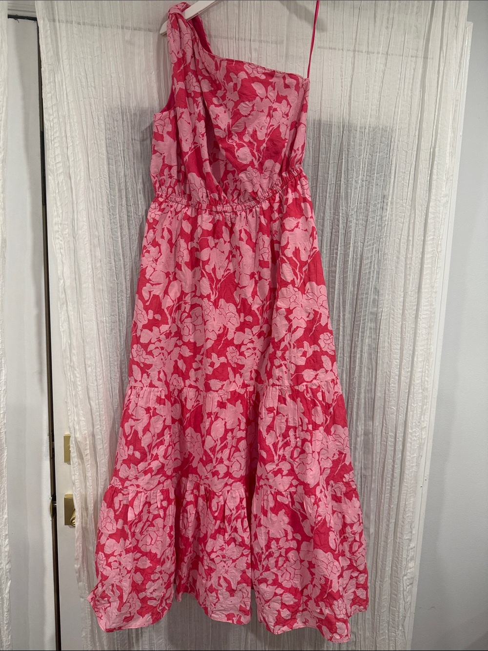 Women’s Hyacinth House One-Shoulder Floral Midi Dress in Pink - size M